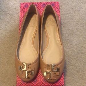 Tan Tory Burch SZ 6 Lowell flat with Box, Dustbag
